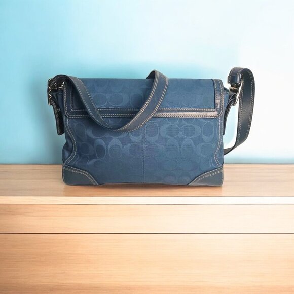 COACH Rare Signature Hampton Flap Crossbody or Shoulder bag in blue - Picture 6 of 15